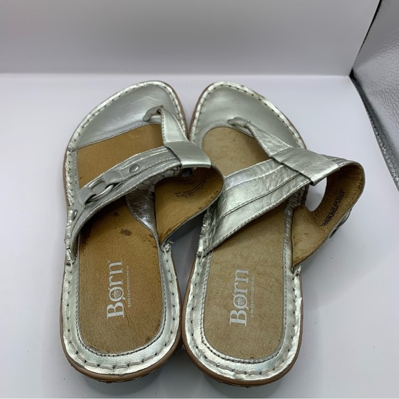 BORN Hand Crafted Footwear Silver Leather  Sandals Flip Flops 9 thong buckle - Picture 4 of 8